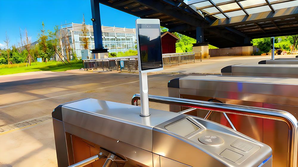 旅游景区检票闸机系统报价多少？极悦注册提供透明化软硬件方案